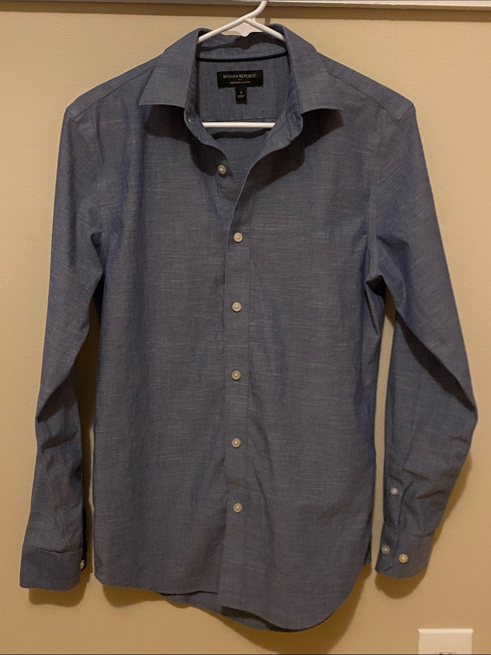 Banana Republic Men’s Chambray Blue Dress Shirt